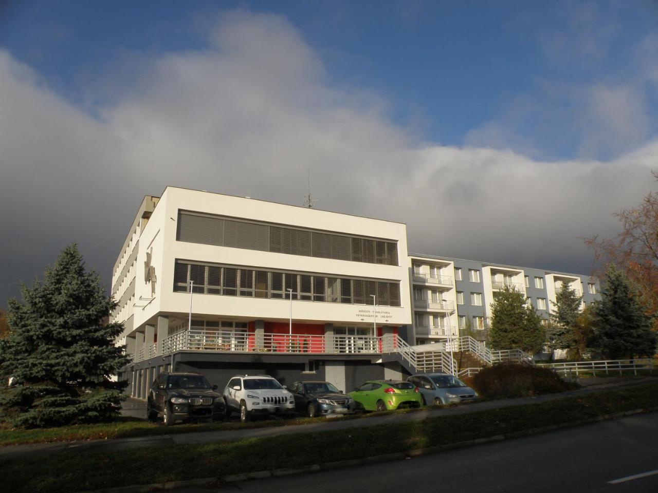Penzion Institut Kosice Ngoại thất bức ảnh